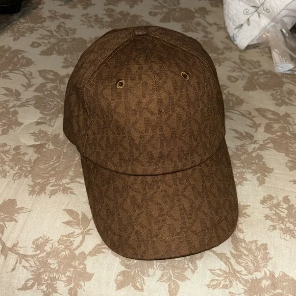 Micheal Kors Hat - Picture 1 of 9